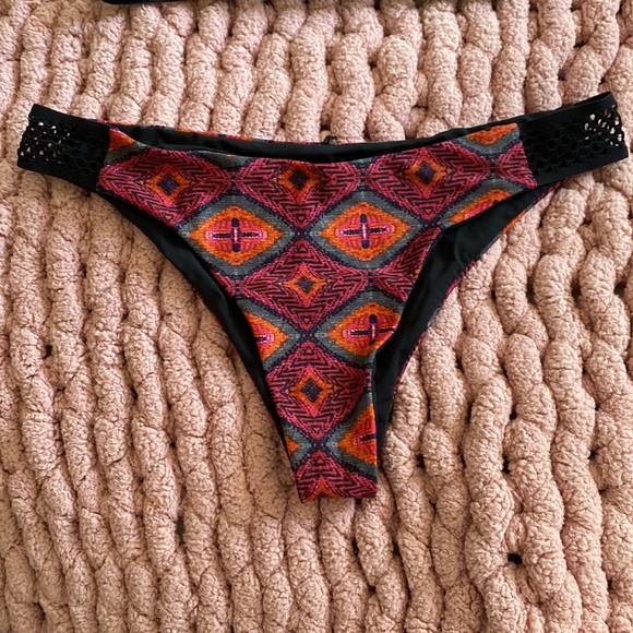 Funky Reversible Bikini 👙 - Picture 3 of 3